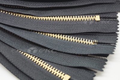 18см молнии джинсовые №322 черный авт. т4 латунь - купить в Магадане. Цена: 28.62 руб.
